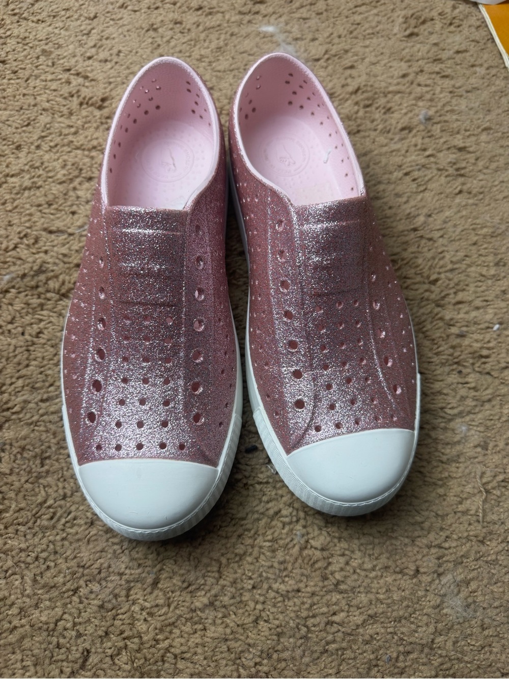 Native Shoes Pink Glitter Slip-On Clogs with White Toe w7 size is j6 on bottoms